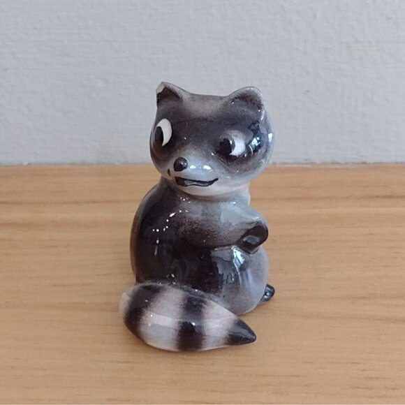Vintage Hagen Renaker Raccoon Miniature Figurine Ceramic 2" - Picture 1 of 7